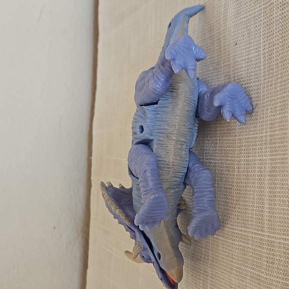 Dinosaur Triceratop Action Figure - Picture 7 of 8